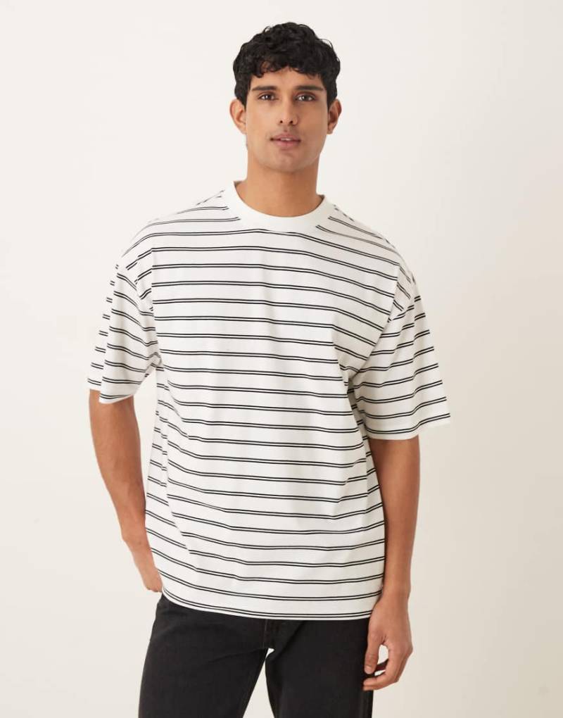 ASOS DESIGN - Oversize-T-Shirt in Wollweiß und Schwarz gestreift von ASOS DESIGN
