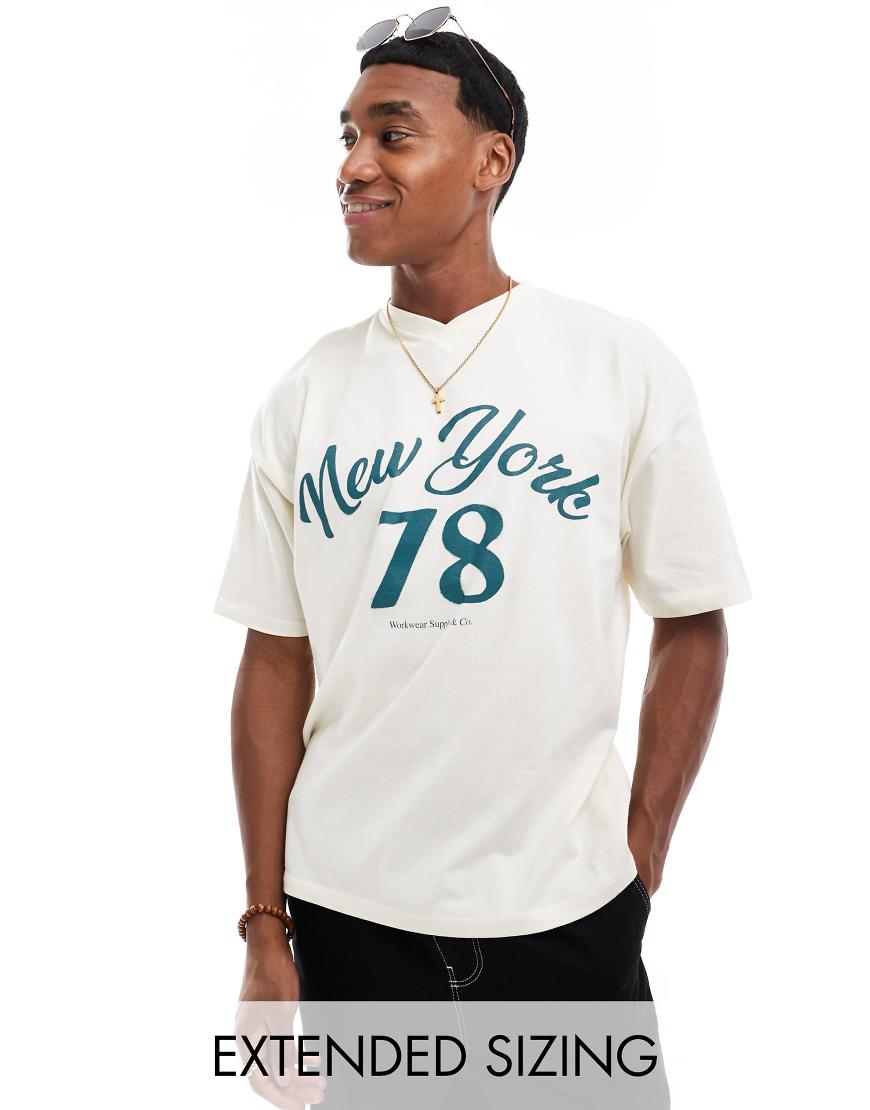 ASOS DESIGN - Oversize-T-Shirt in gebrochenem Weiß mit „New York"-Print vorn im College-Stil ASOS DESIGN - Oversize-T-Shirt in gebrochenem Weiß mit „New York"-Print vorn im College-Stil von ASOS DESIGN