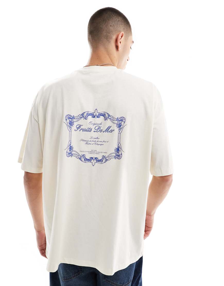 ASOS DESIGN - Oversize-T-Shirt in gebrochenem Weiß mit kastigem Schnitt und Rückenprint ASOS DESIGN - Oversize-T-Shirt in gebrochenem Weiß mit kastigem Schnitt und Rückenprint von ASOS DESIGN