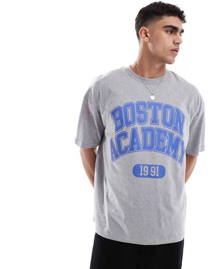 ASOS DESIGN - Oversize-T-Shirt in grau meliert mit College-Grafik auf der Vorderseite von ASOS DESIGN