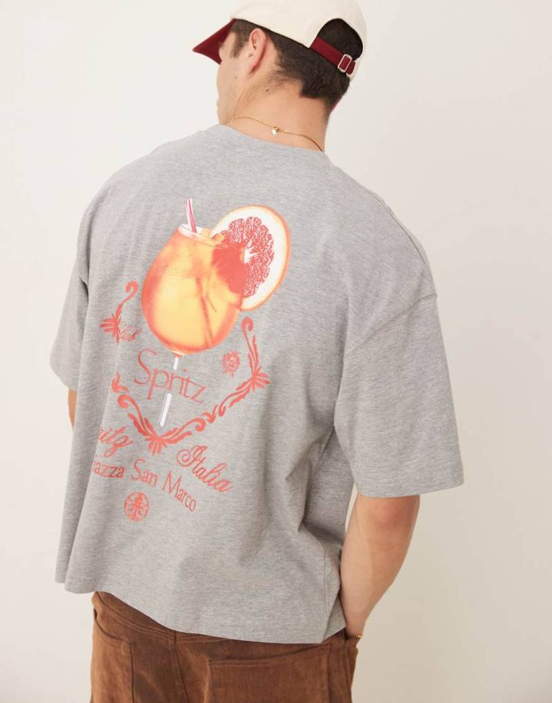 ASOS DESIGN - Oversize-T-Shirt in kastiger Passform in Weiß meliert und Drinks-Grafikprints von ASOS DESIGN
