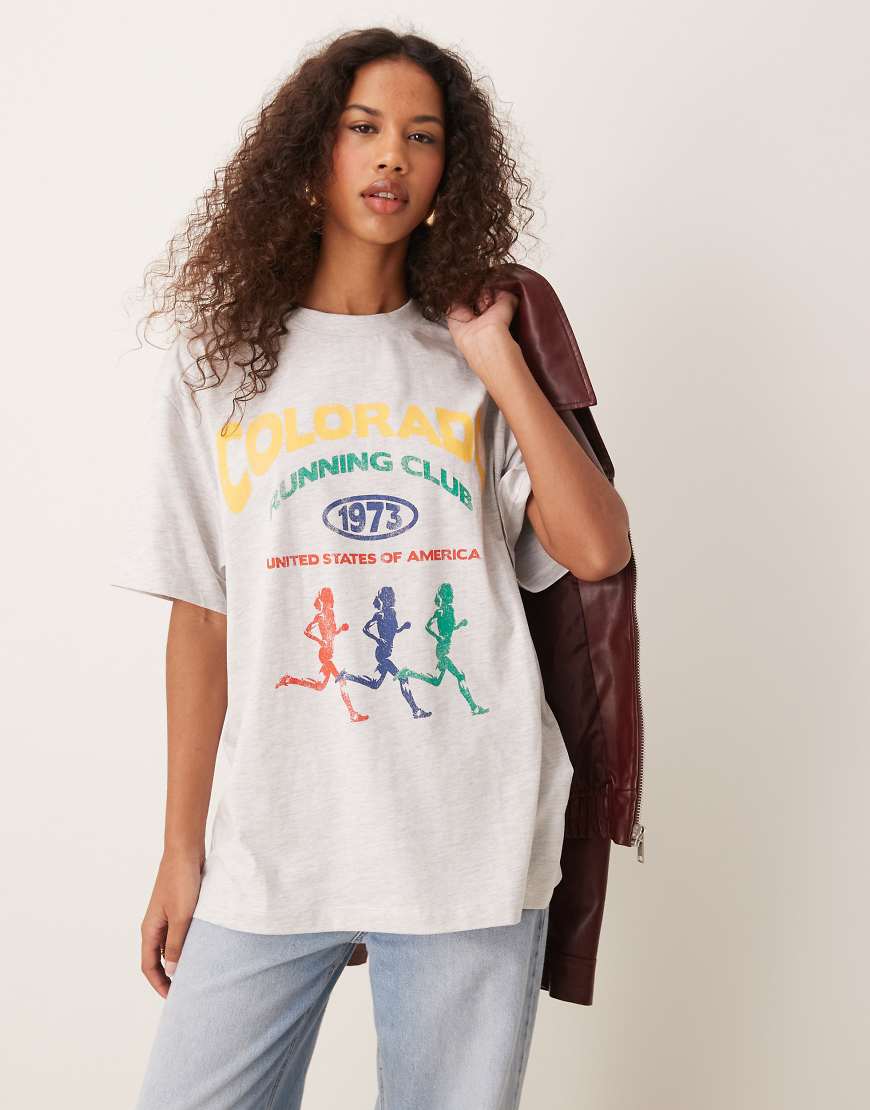 ASOS DESIGN - Oversize-T-Shirt in meliertem Eisgrau mit „Colorado Running Club"-Print ASOS DESIGN - Oversize-T-Shirt in meliertem Eisgrau mit „Colorado Running Club"-Print von ASOS DESIGN