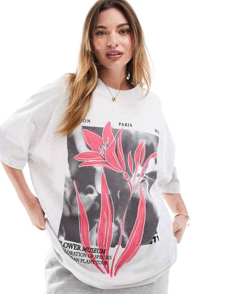 ASOS DESIGN - Oversize-T-Shirt in meliertem Eisgrau mit Blumen-Grafikprint von ASOS DESIGN