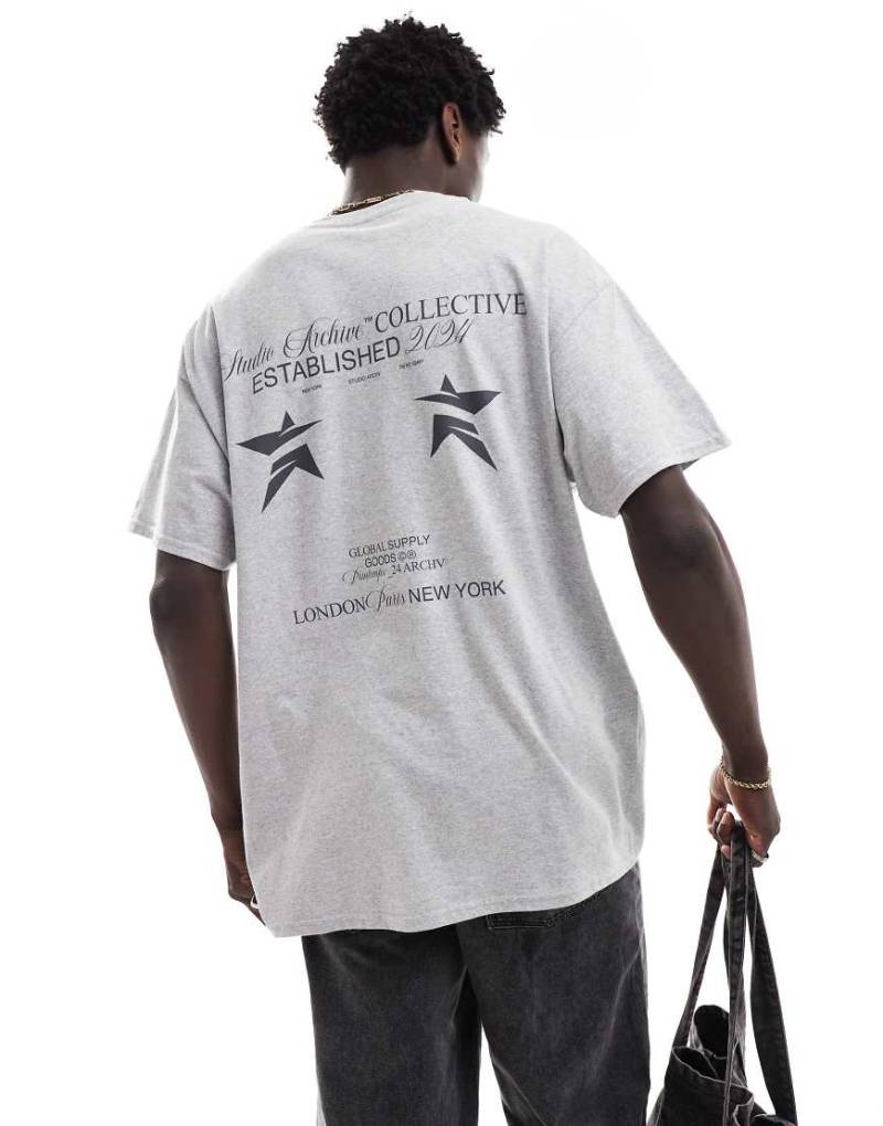 ASOS DESIGN - Oversize-T-Shirt in meliertem Grau mit Rücken- und Brustprint von ASOS DESIGN