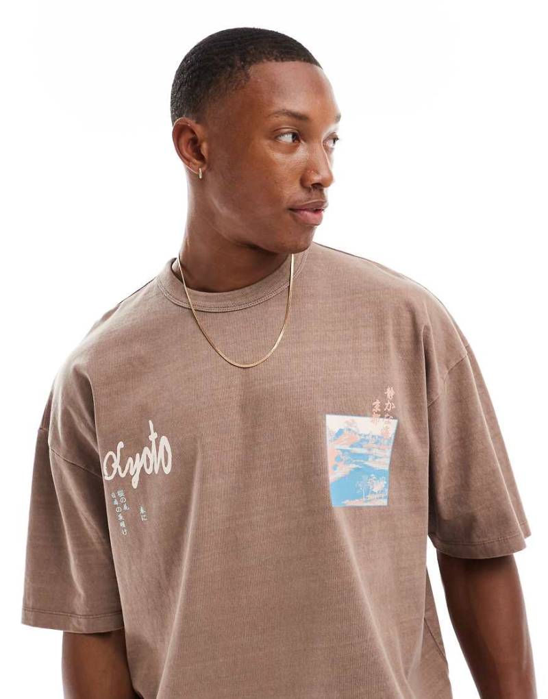 ASOS DESIGN - Oversize-T-Shirt in verwaschenem Braun mit „Street"-Rückenprint von ASOS DESIGN
