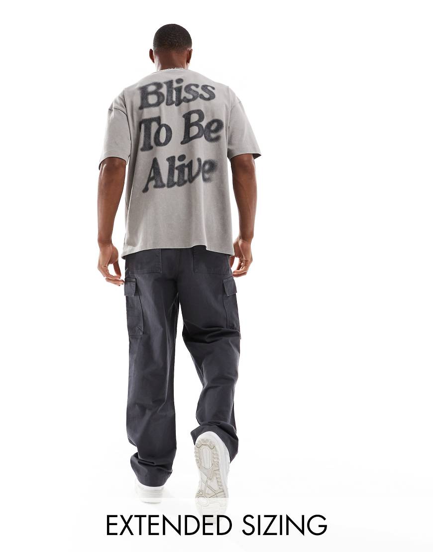 ASOS DESIGN - Oversize-T-Shirt in verwaschenem Grau mit Textprint auf dem Rücken, 220 g/m² schwer ASOS DESIGN - Oversize-T-Shirt in verwaschenem Grau mit Textprint auf dem Rücken, 220 g/m² schwer von ASOS DESIGN