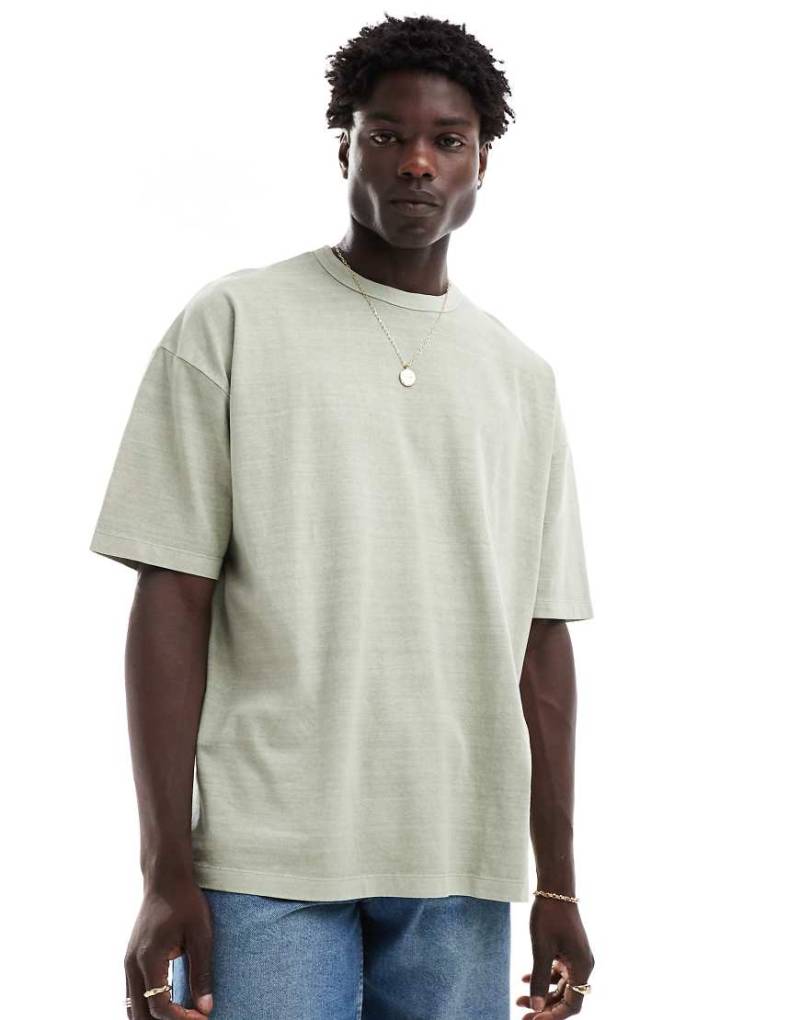 ASOS DESIGN - Oversize-T-Shirt in verwaschenem Grün mit Blumengrafik-Rückenprint von ASOS DESIGN