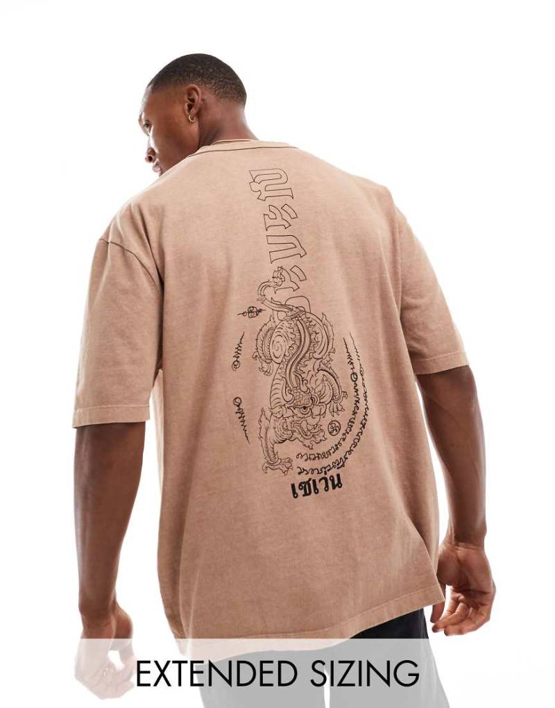 ASOS DESIGN - Oversize-T-Shirt in verwaschenem Orange mit Drachen-Print auf dem Rücken von ASOS DESIGN