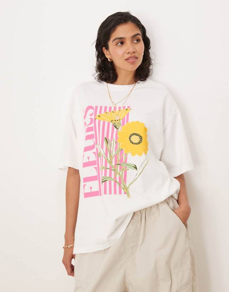 ASOS DESIGN - Oversize-T-Shirt mit „Fleurs"-Blumenprint-Weiß von ASOS DESIGN