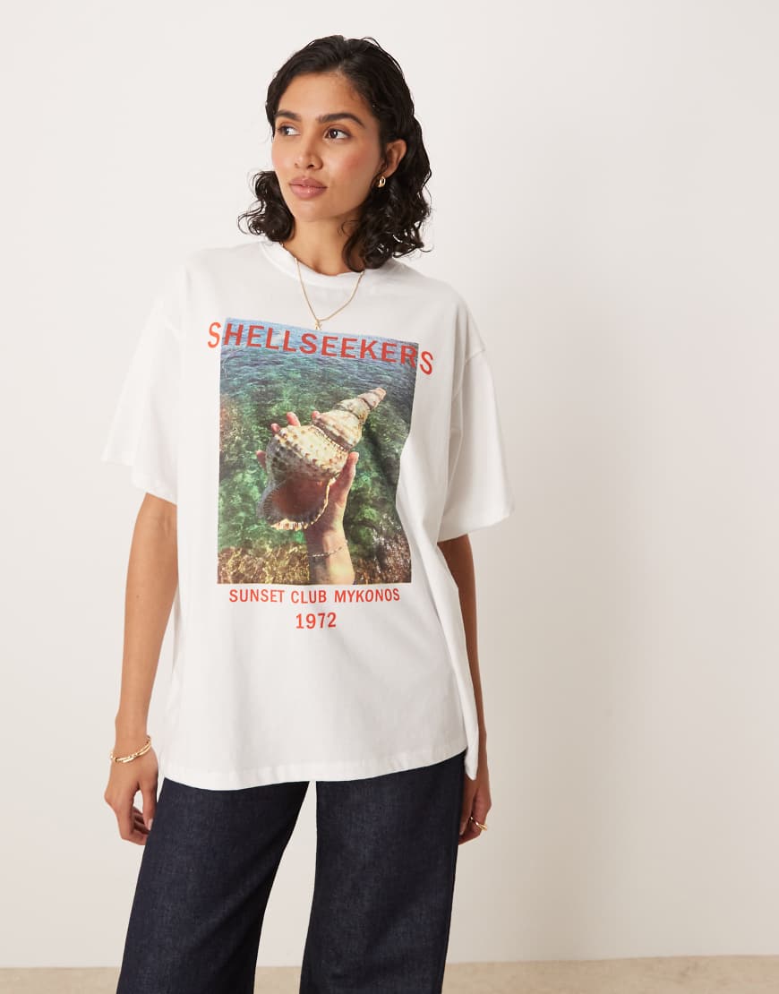 ASOS DESIGN - Oversize-T-Shirt mit „Shellseekers"-Print-Weiß ASOS DESIGN - Oversize-T-Shirt mit „Shellseekers"-Print-Weiß von ASOS DESIGN