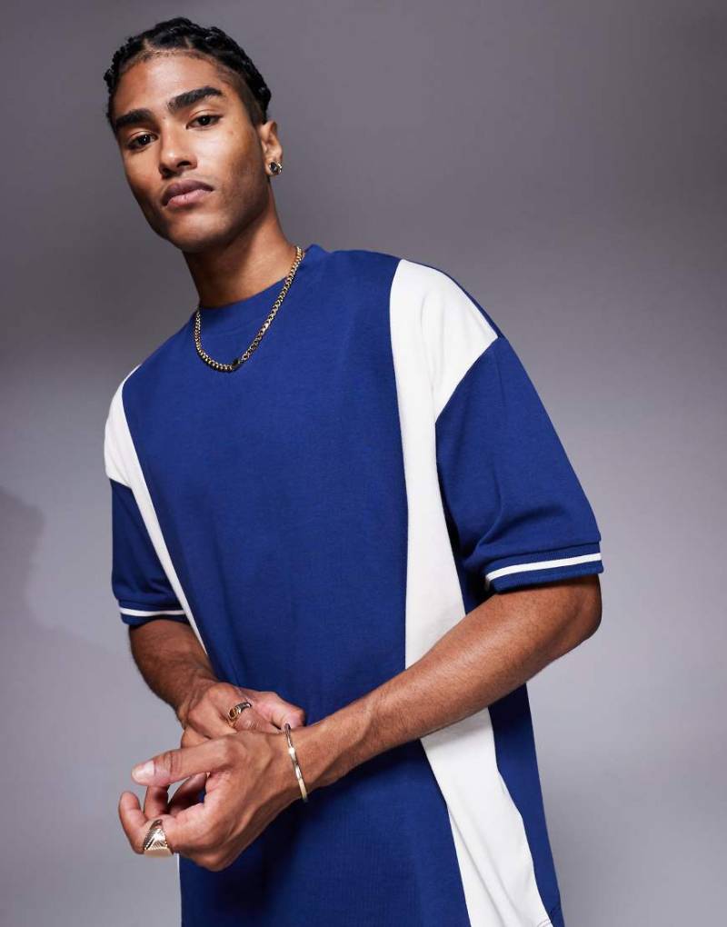 ASOS DESIGN - Oversize-T-Shirt mit Blockfarben-Design in Marineblau und Cremeweiß von ASOS DESIGN
