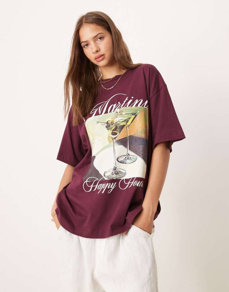 ASOS DESIGN - Oversize-T-Shirt mit Martini-Grafik in Pflaume-Lila von ASOS DESIGN