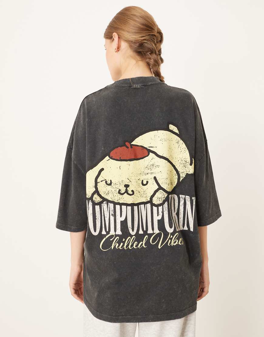 ASOS DESIGN - Oversize-T-Shirt mit Sanrio-Pompompurin-Print in verwaschenem Schwarz von ASOS DESIGN