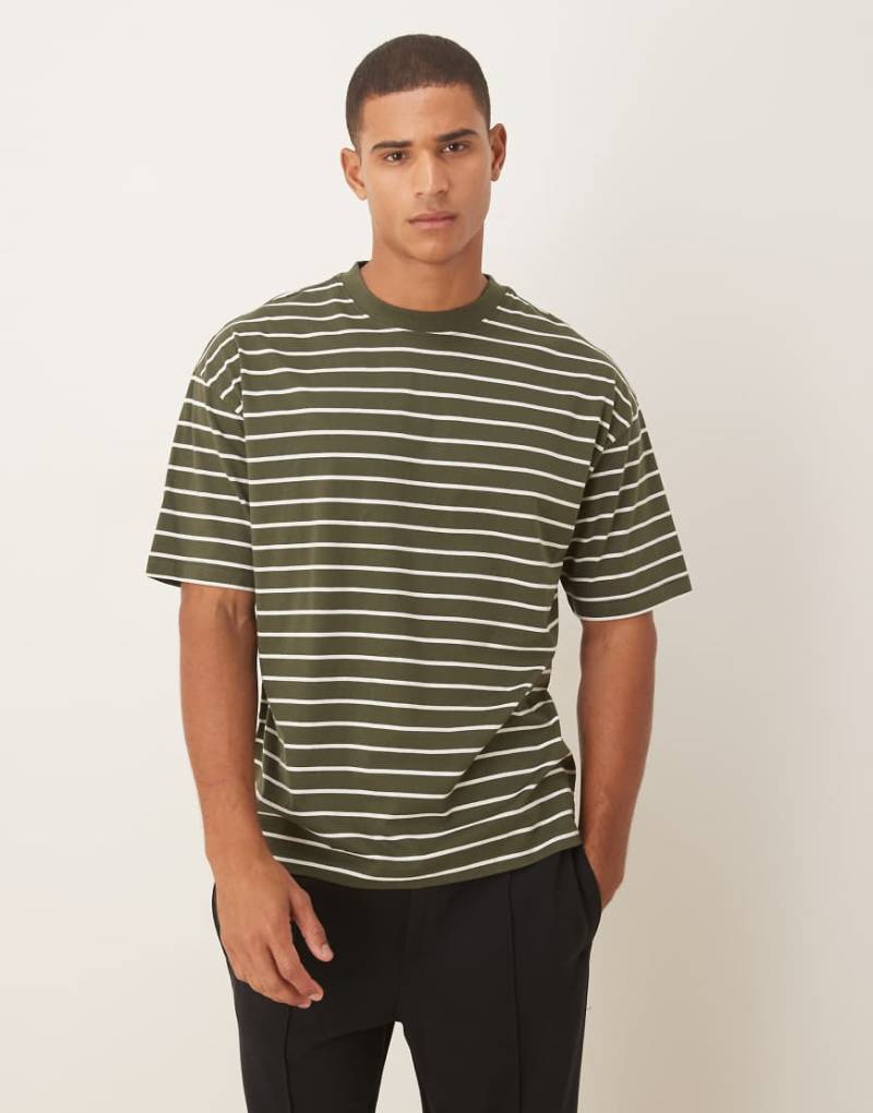 ASOS DESIGN - Oversize-T-Shirt mit Streifen in Dunkelgrün und Ecru von ASOS DESIGN