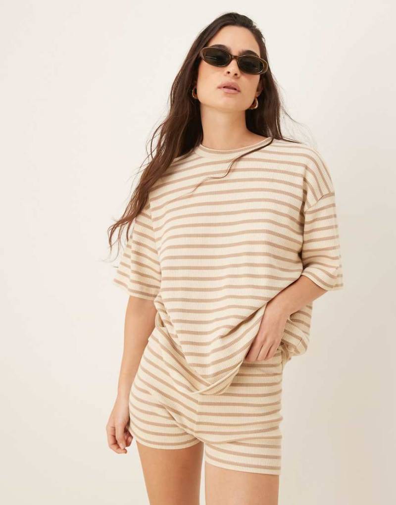 ASOS DESIGN - Oversize-T-Shirt mit strukturierten Streifen in neutralen Farben von ASOS DESIGN