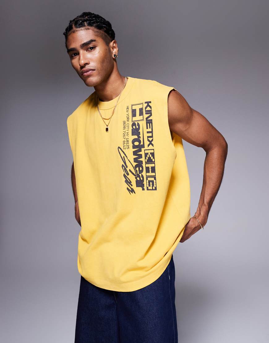 ASOS DESIGN - Oversize-Tanktop aus 220 g/m² schwerem Material in verwaschenem Gelb mit Text-Grafikprint ASOS DESIGN - Oversize-Tanktop aus 220 g/m² schwerem Material in verwaschenem Gelb mit Text-Grafikprint von ASOS DESIGN