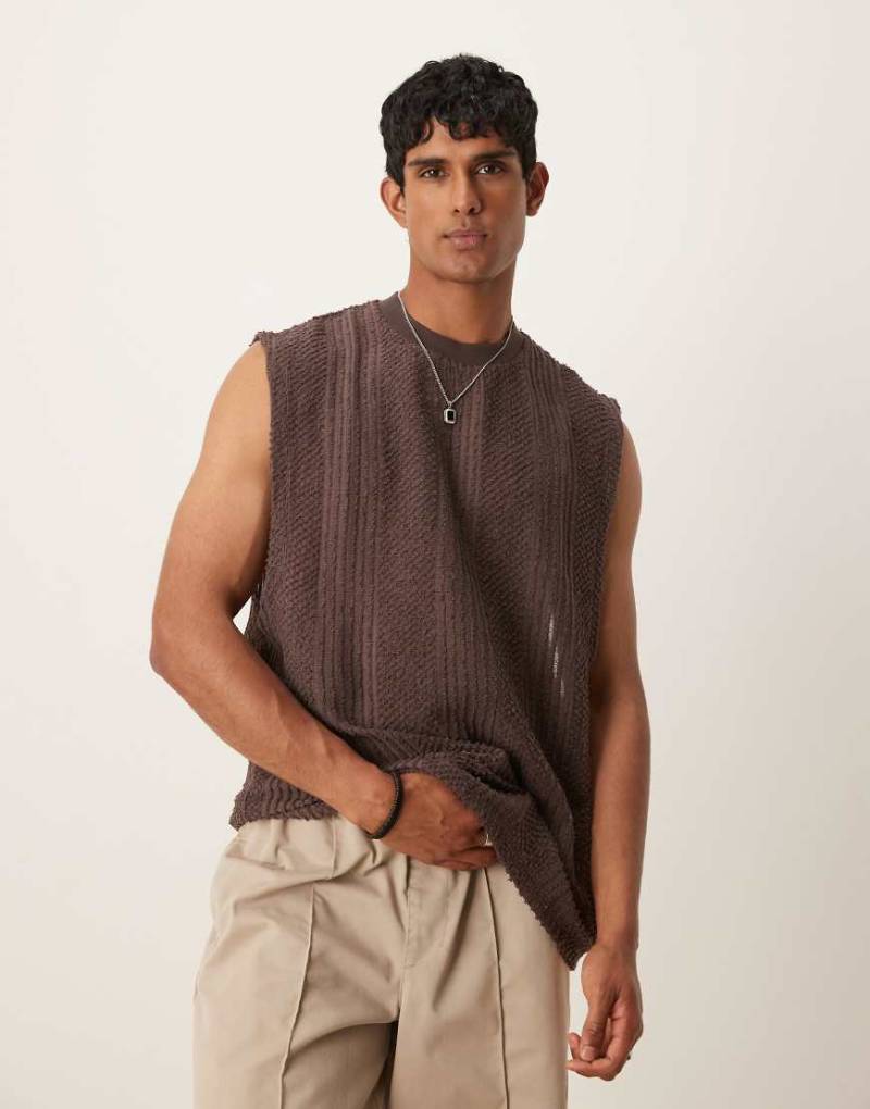 ASOS DESIGN - Oversize-Tanktop in Braun mit tiefem Armausschnitt und Strukturmuster von ASOS DESIGN