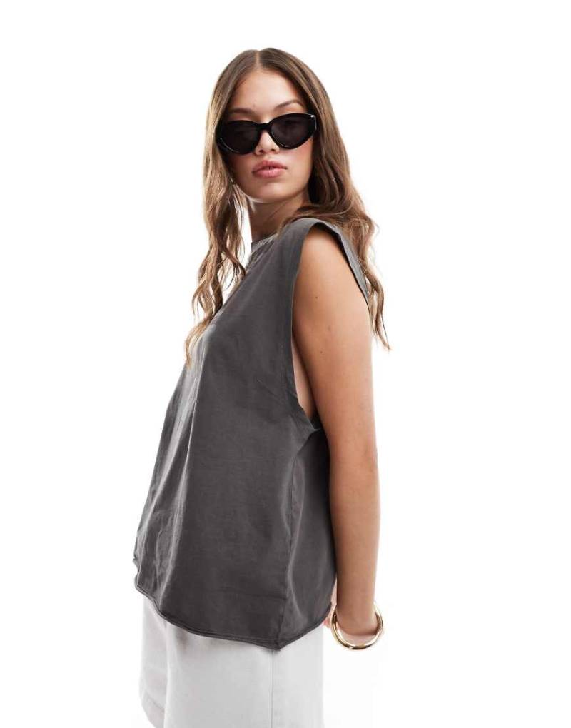 ASOS DESIGN - Oversize-Tanktop in verwaschenem Anthrazit mit tiefem Armausschnitt-Grau von ASOS DESIGN