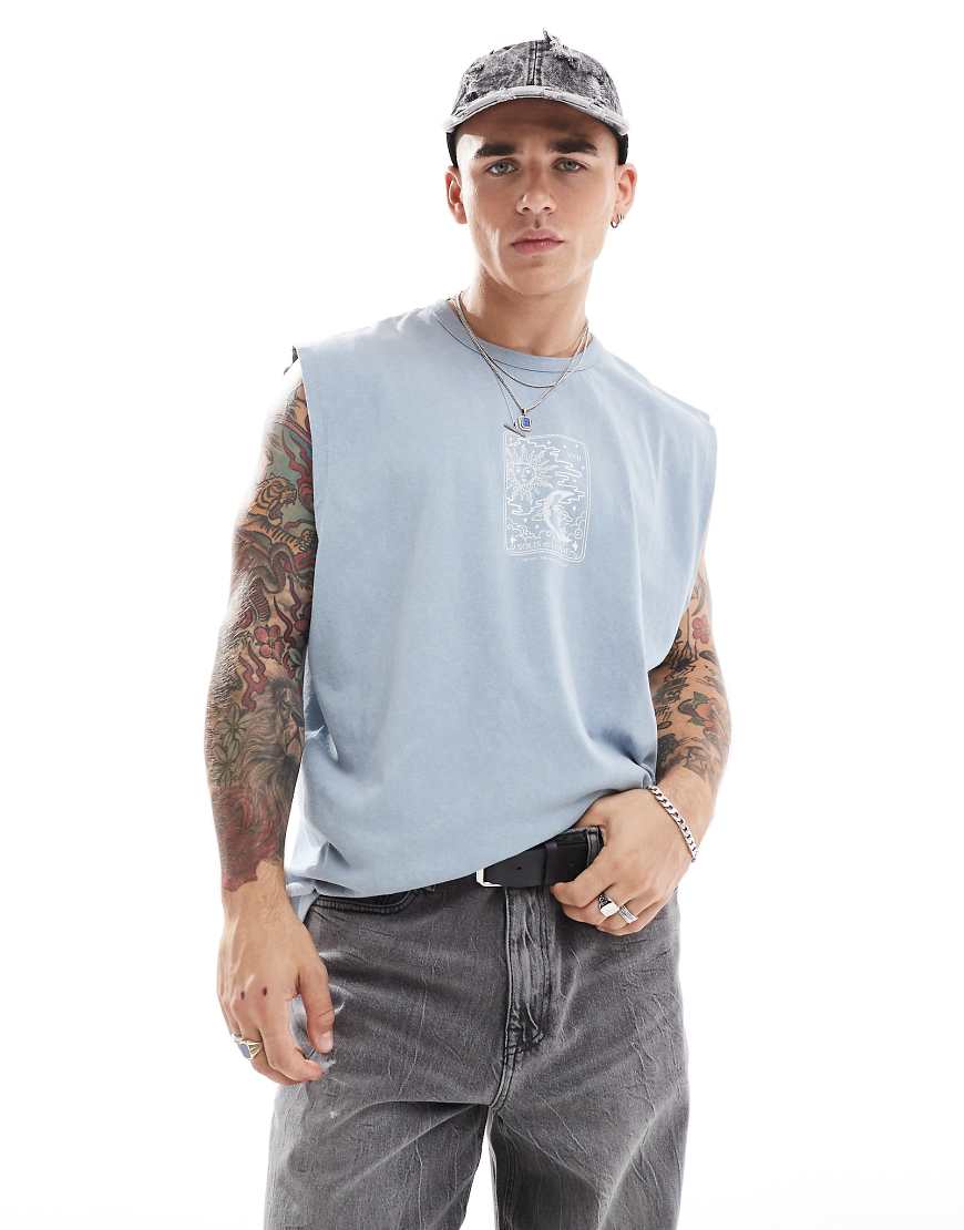 ASOS DESIGN - Oversize-Tanktop in verwaschenem Blau mit Himmelskörper-Print auf der Brust, 220 g/m² schwer-Grau ASOS DESIGN - Oversize-Tanktop in verwaschenem Blau mit Himmelskörper-Print auf der Brust, 220 g/m² schwer-Grau von ASOS DESIGN