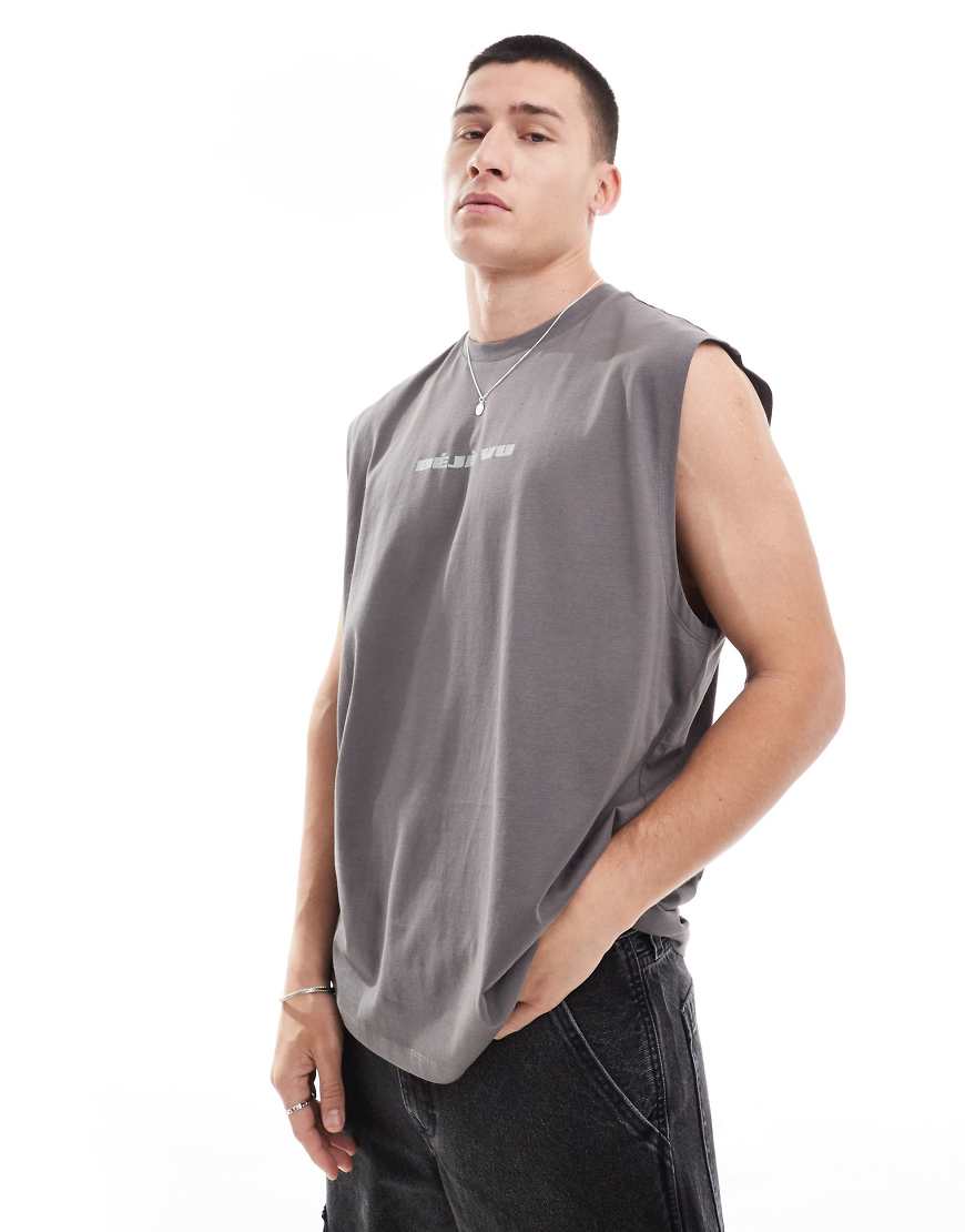 ASOS DESIGN - Oversize-Trägershirt in Grau mit Text-Print auf der Brust-Schwarz ASOS DESIGN - Oversize-Trägershirt in Grau mit Text-Print auf der Brust-Schwarz von ASOS DESIGN