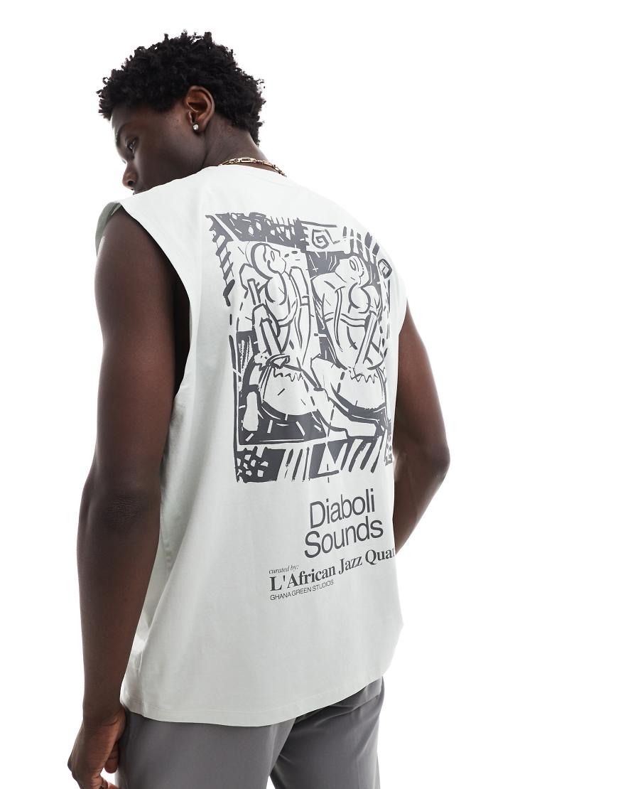 ASOS DESIGN - Oversize-Trägershirt in Grau mit abstraktem Rückenprint ASOS DESIGN - Oversize-Trägershirt in Grau mit abstraktem Rückenprint von ASOS DESIGN