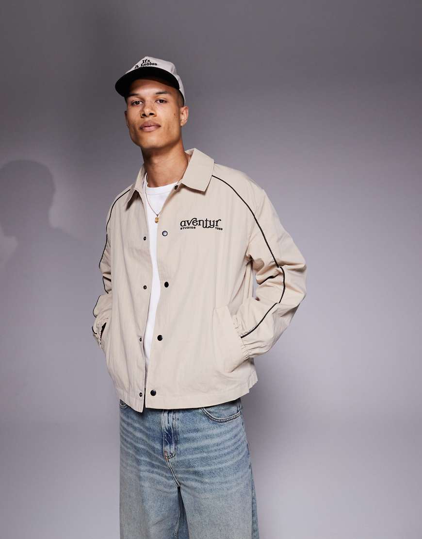 ASOS DESIGN - Oversize-Trainerjacke in Steinbeige mit Stickerei-Neutral ASOS DESIGN - Oversize-Trainerjacke in Steinbeige mit Stickerei-Neutral von ASOS DESIGN