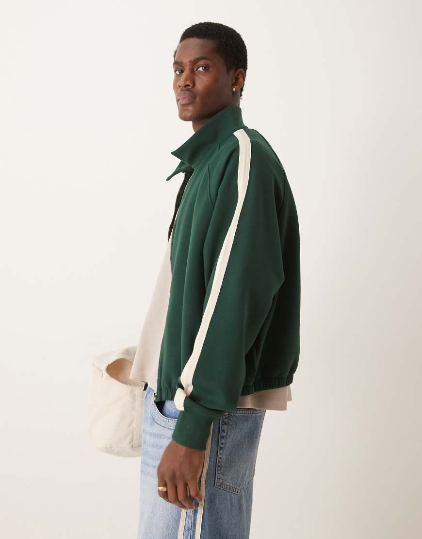 ASOS DESIGN - Oversize-Trainingsjacke in Dunkelgrün mit Raglanärmeln und kurzem Schnitt ASOS DESIGN - Oversize-Trainingsjacke in Dunkelgrün mit Raglanärmeln und kurzem Schnitt von ASOS DESIGN