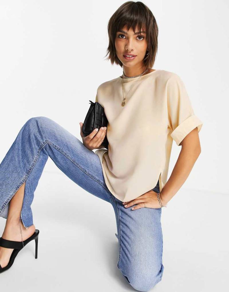 ASOS DESIGN - Oversize-Web-T-Shirt mit Krempelärmeln in Auster-Keine Farbe ASOS DESIGN - Oversize-Web-T-Shirt mit Krempelärmeln in Auster-Keine Farbe von ASOS DESIGN