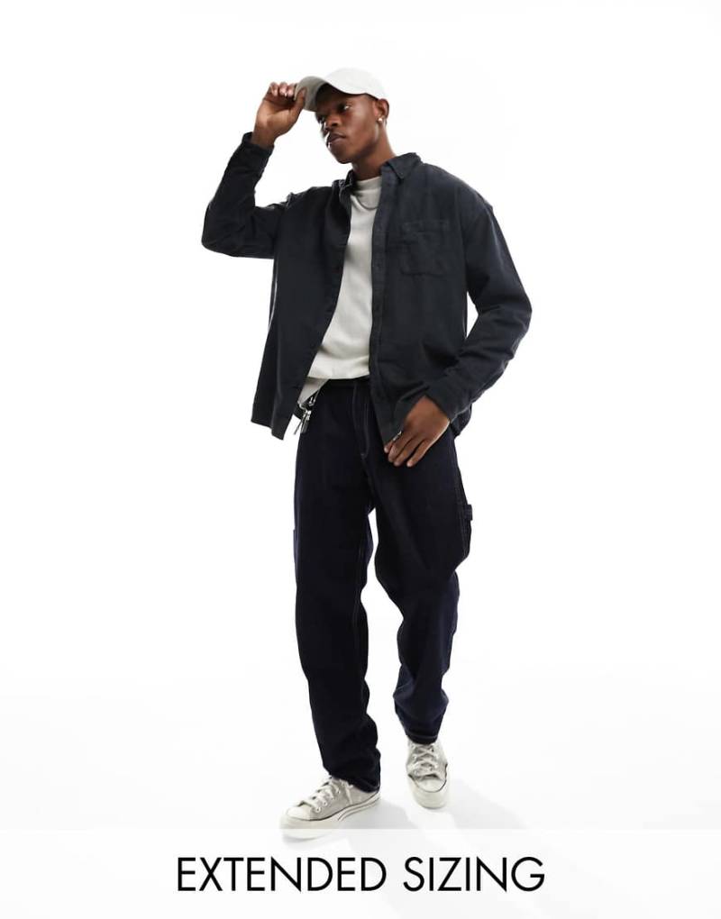 ASOS DESIGN - Oversized-Cordhemd im 90er-Stil in verwaschenem Schwarz-Grau von ASOS DESIGN