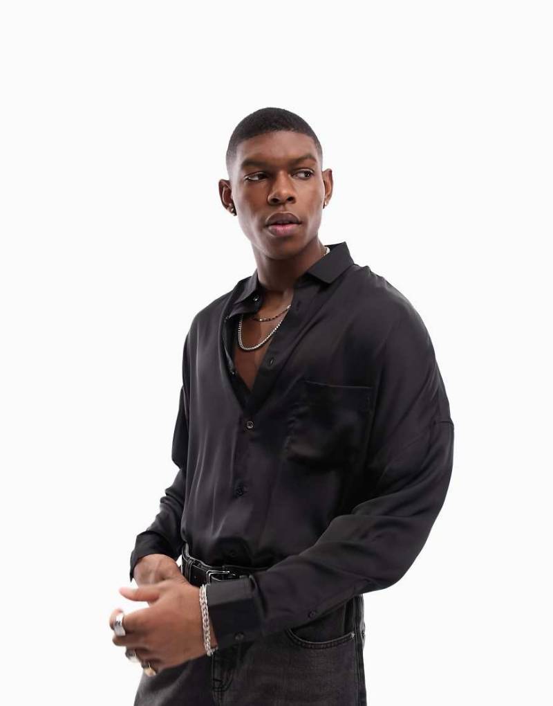 ASOS DESIGN - Oversized-Hemd aus Satin in Schwarz von ASOS DESIGN