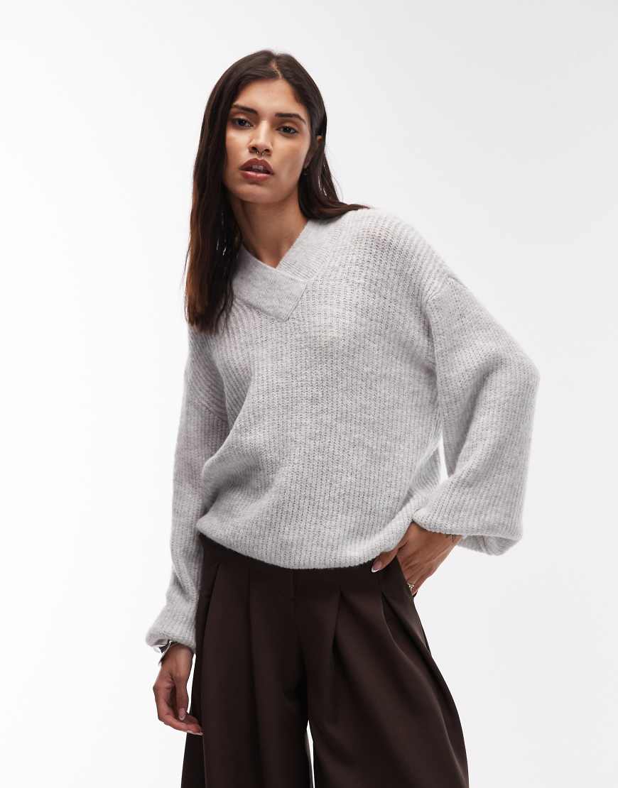 ASOS DESIGN - Oversized-Strickpullover in Grau mit V-Ausschnitt-Brown von ASOS DESIGN
