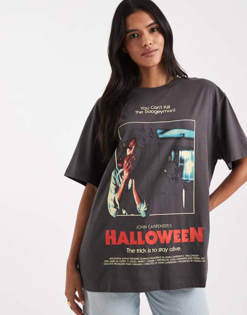 ASOS DESIGN - Oversized T-Shirt in Schwarz mit lizenziertem Halloween-Movie-Grafikprint-Grau von ASOS DESIGN