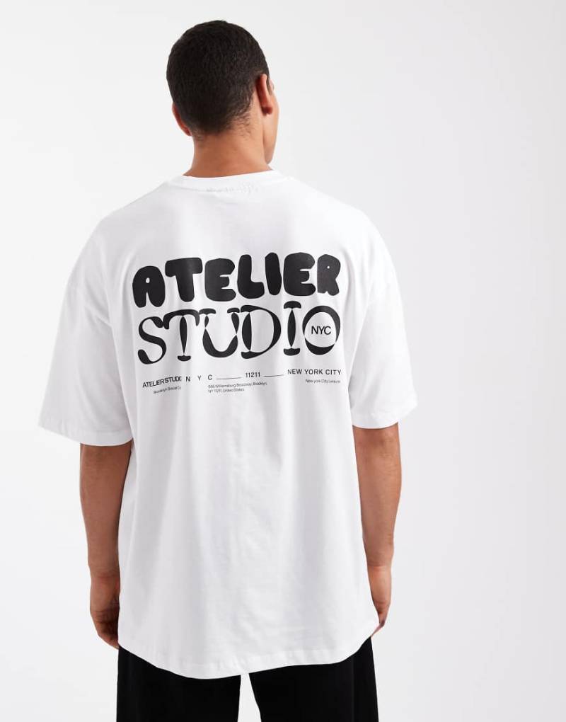 ASOS DESIGN - Oversized-T-Shirt in Weiß mit „Atelier Studio"-Grafikprint von ASOS DESIGN