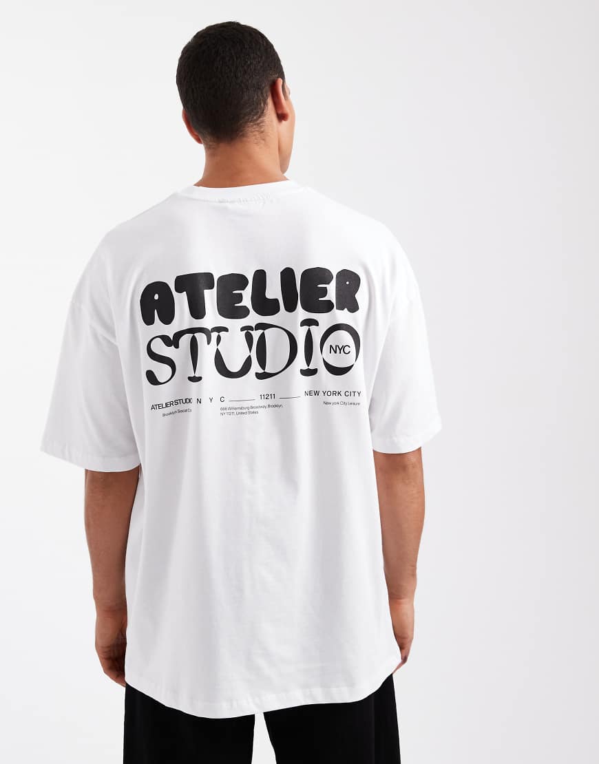 ASOS DESIGN - Oversized-T-Shirt in Weiß mit „Atelier Studio"-Grafikprint von ASOS DESIGN