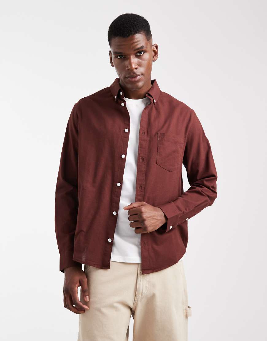 ASOS DESIGN - Oxford-Hemd in Burgunderrot in normaler Passform von ASOS DESIGN