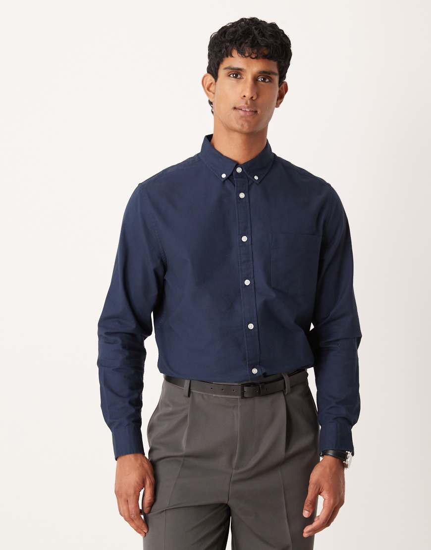 ASOS DESIGN - Oxford-Hemd in Marineblau mit regulärer Passform ASOS DESIGN - Oxford-Hemd in Marineblau mit regulärer Passform von ASOS DESIGN