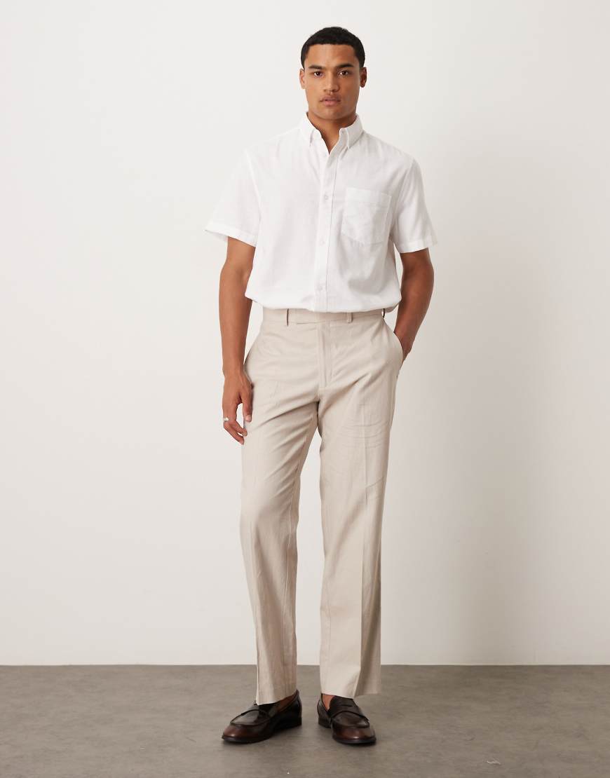 ASOS DESIGN - Regulär geschnittenes, kurzärmliges Oxford-Hemd in Weiß ASOS DESIGN - Regulär geschnittenes, kurzärmliges Oxford-Hemd in Weiß von ASOS DESIGN