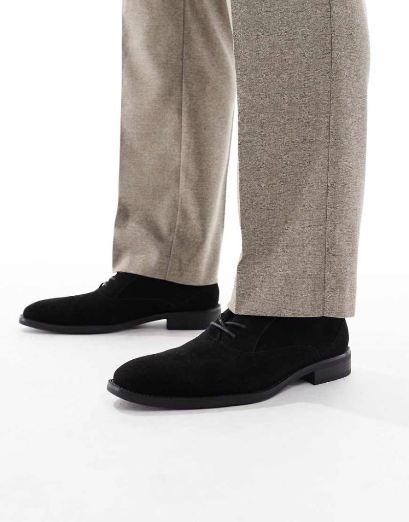 ASOS DESIGN - Oxford-Schuhe in schwarzer Wildlederoptik von ASOS DESIGN