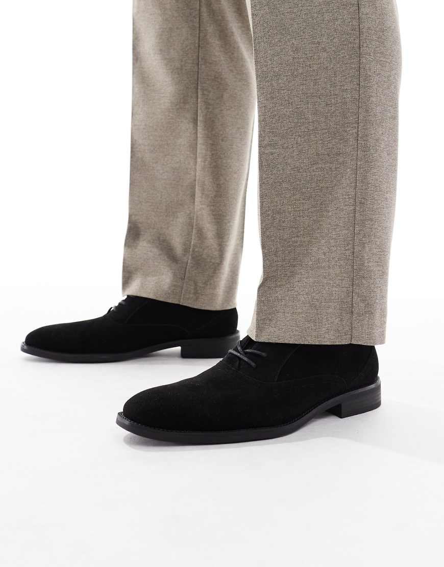 ASOS DESIGN - Oxford-Schuhe in schwarzer Wildlederoptik von ASOS DESIGN