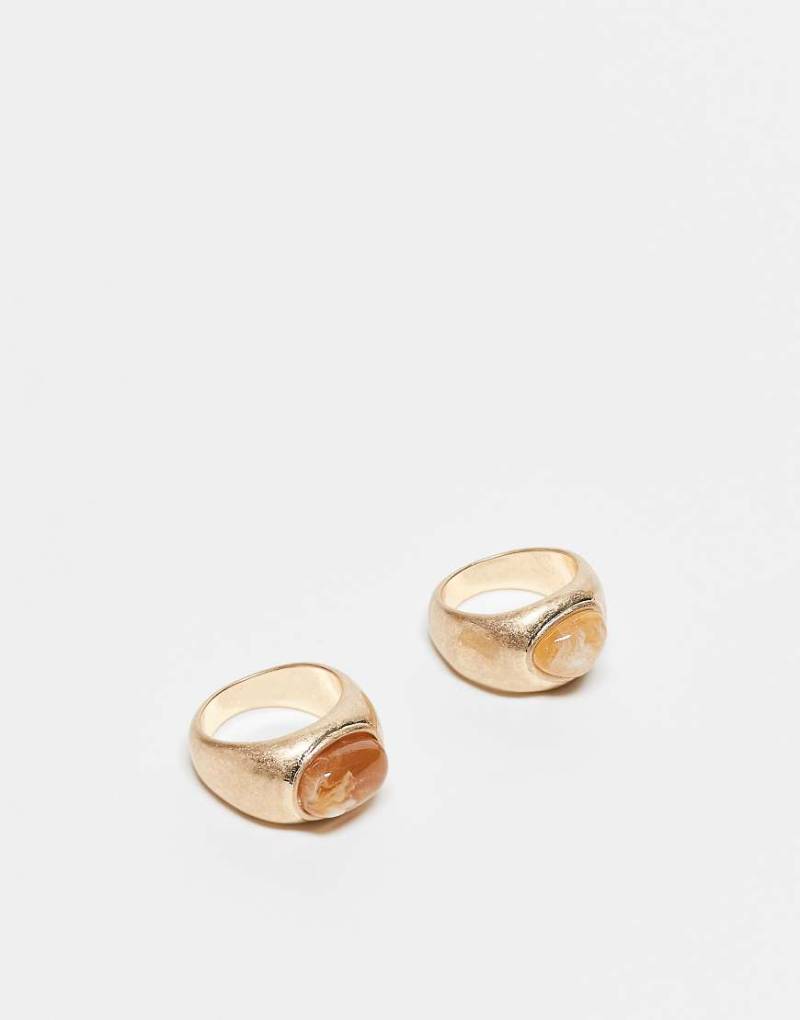 ASOS DESIGN - Packung mit 2 Ringen im gebürstetem Goldton mit Kunststeinverzierung-Goldfarben von ASOS DESIGN