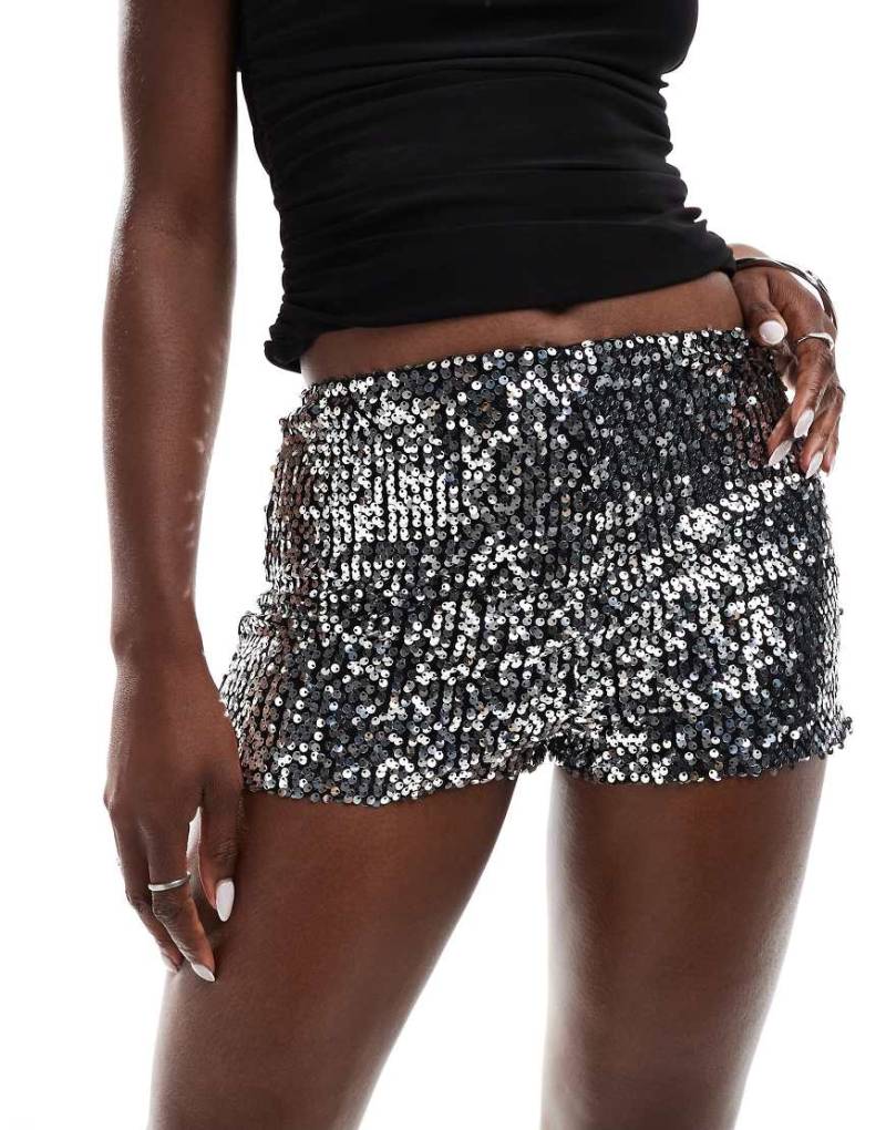 ASOS DESIGN - Pailletten-Shorts in Silber von ASOS DESIGN