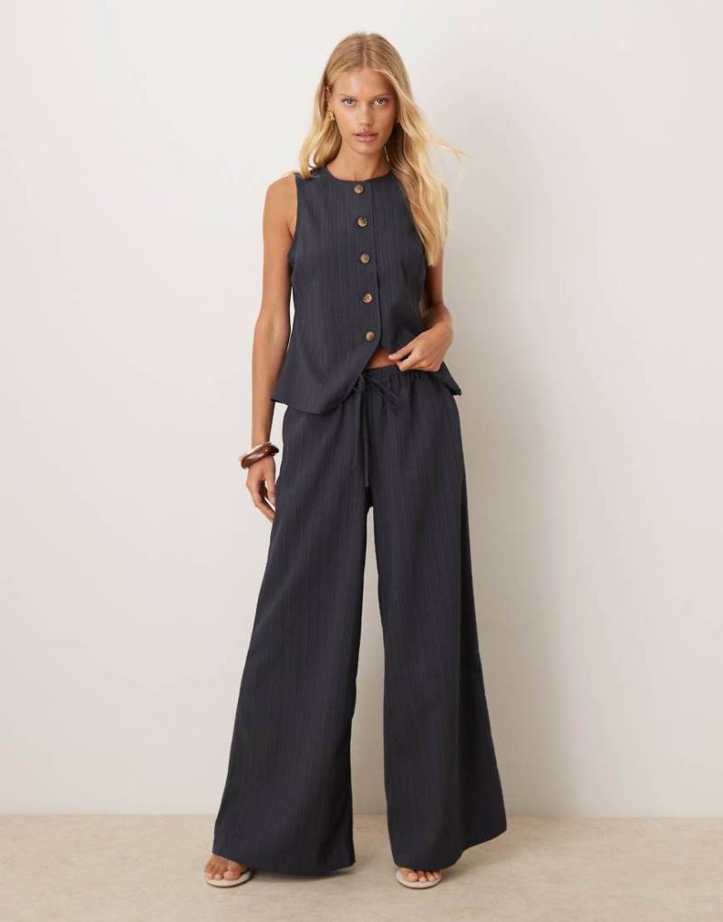 ASOS DESIGN - Palazzo-Hose in Anthrazit mit Knitterstruktur, Kombiteil-Grau von ASOS DESIGN