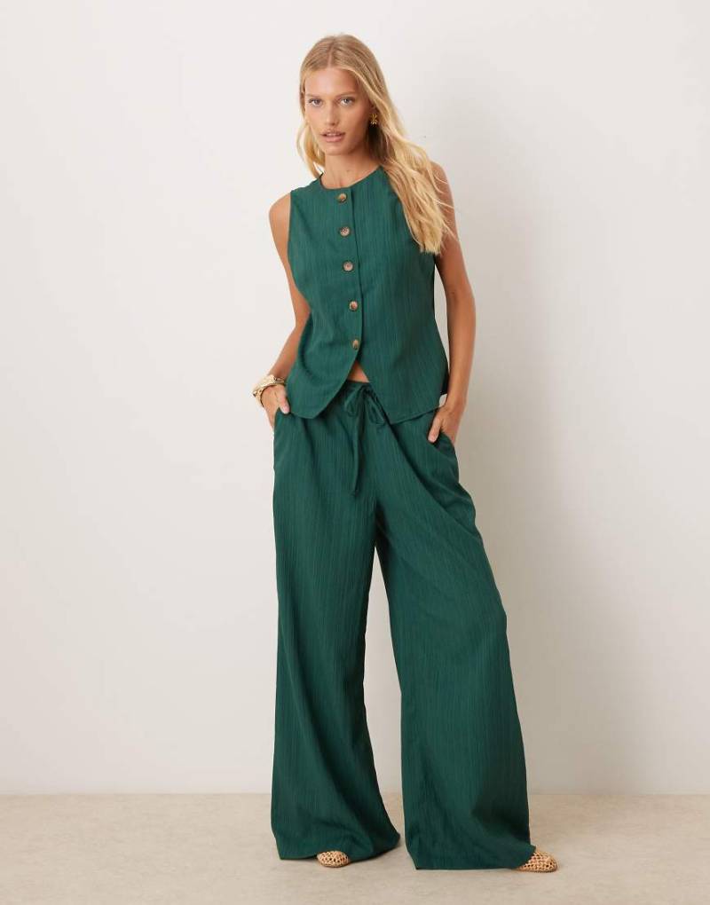 ASOS DESIGN - Palazzo-Hose in Flaschengrün mit Knitterstruktur, Kombiteil von ASOS DESIGN