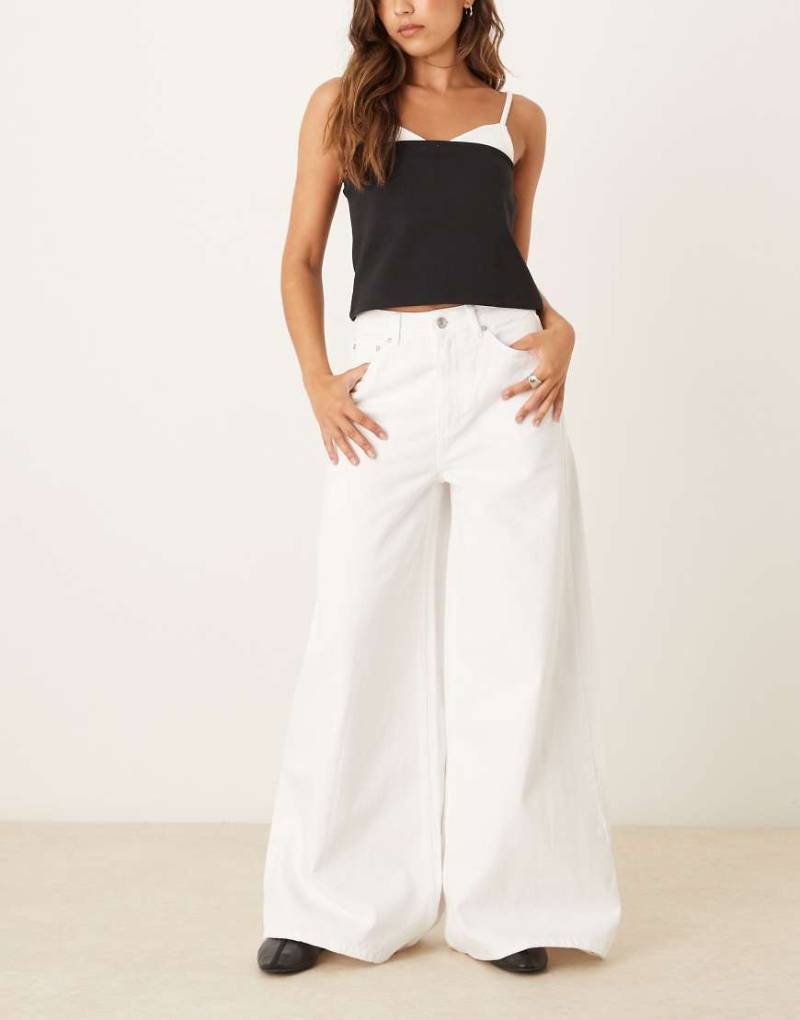 ASOS DESIGN - Palazzo-Jeans in Weiß mit weitem Bein von ASOS DESIGN