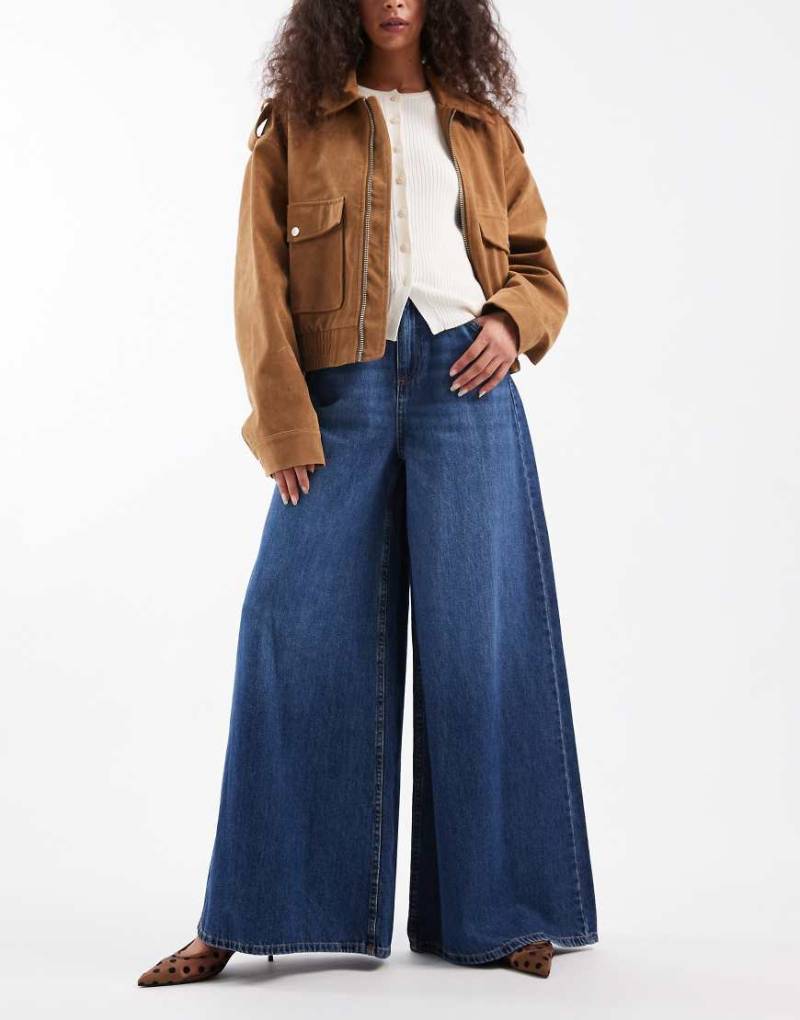 ASOS DESIGN - Palazzo-Jeans in dunklem Mittelblau mit weitem Bein von ASOS DESIGN