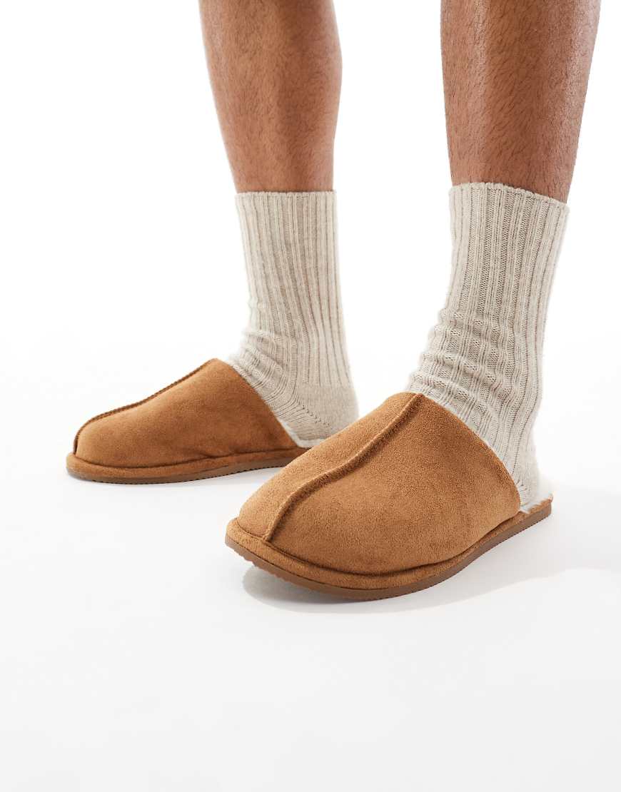 ASOS DESIGN - Pantoffel-Hausschuhe in Hellbraun mit Futter aus Lammfellimitat-Brown von ASOS DESIGN