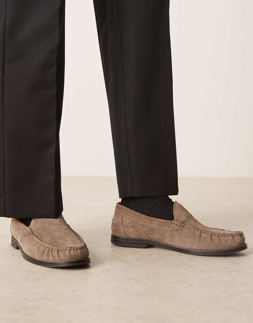 ASOS DESIGN - Penny-Loafer aus Wildleder in Steinbeige mit Raffung-Neutral von ASOS DESIGN