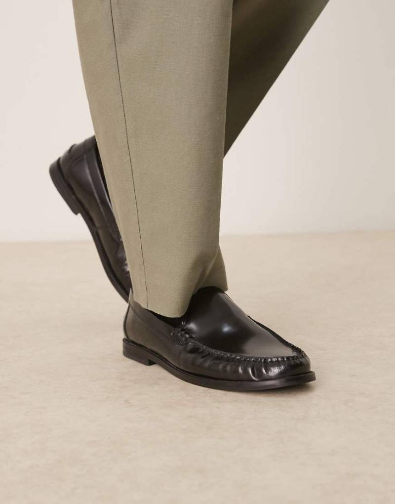 ASOS DESIGN - Penny-Loafer aus schwarzem Leder mit Raffung von ASOS DESIGN