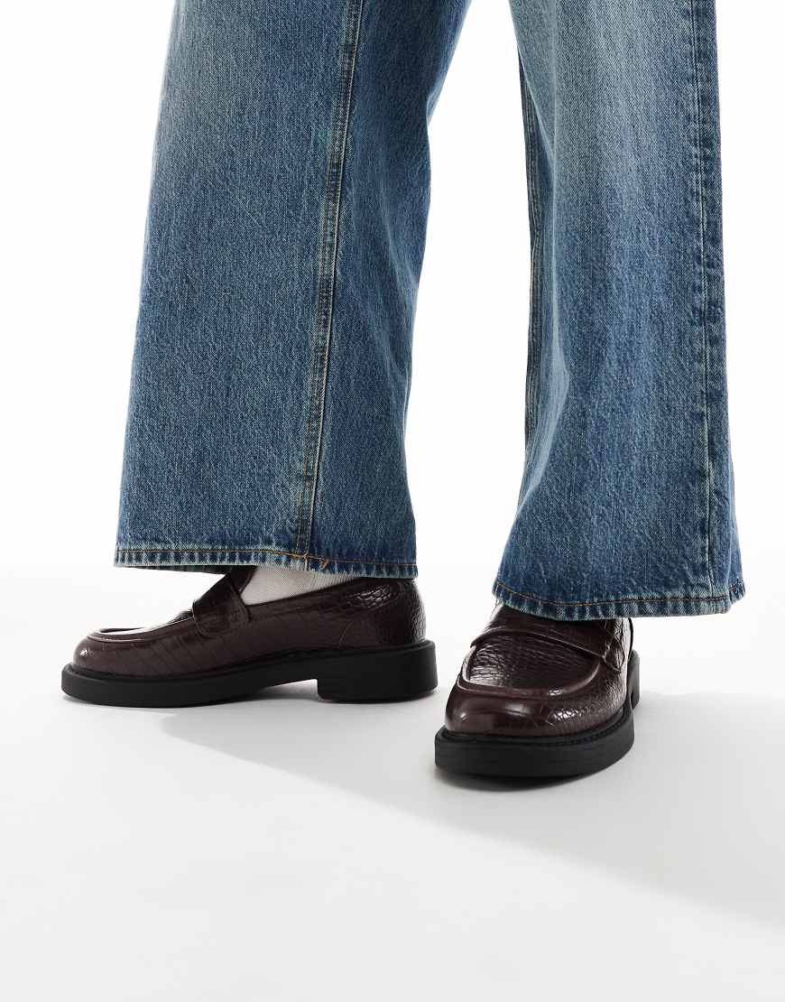 ASOS DESIGN - Penny-Loafer in Kroko-Optik-Braun ASOS DESIGN - Penny-Loafer in Kroko-Optik-Braun von ASOS DESIGN