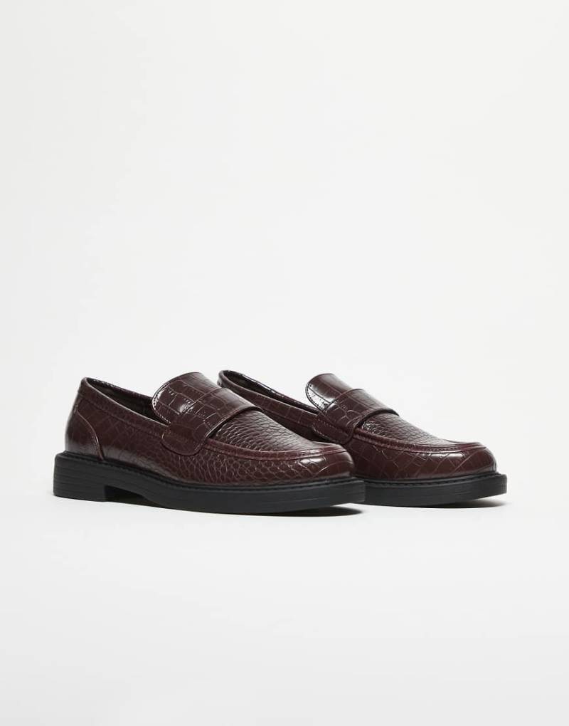 ASOS DESIGN - Penny-Loafer in Kroko-Optik-Braun von ASOS DESIGN